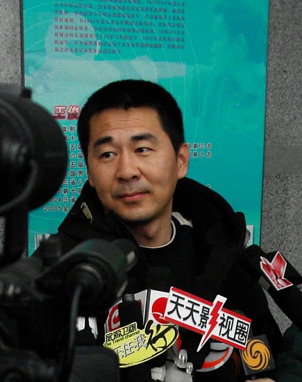 天天为一家人生活上的琐事犯愁,当过舞蹈演员的妻子林白对他颇多埋怨