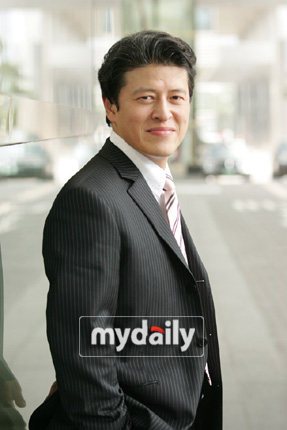  p>权海孝(kwon hae hyo),1965年11月6日出生,毕业于 a target="