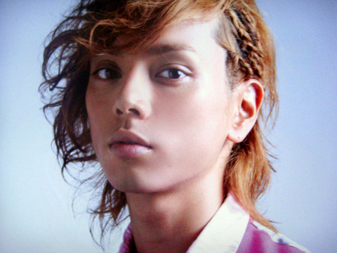  p>水岛宏,本名"齐藤智裕",1984年4月13日出生于日本东京.