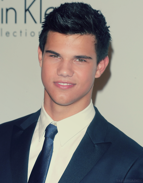  p>泰勒·洛特纳(taylor lautner),1992年2月11日出生于美国密歇根州