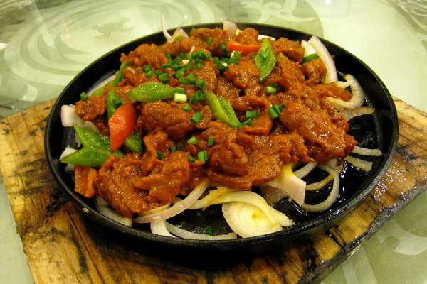  p>铁板牛肉是一道菜品,主要食材有 a target="_blank" href="/item