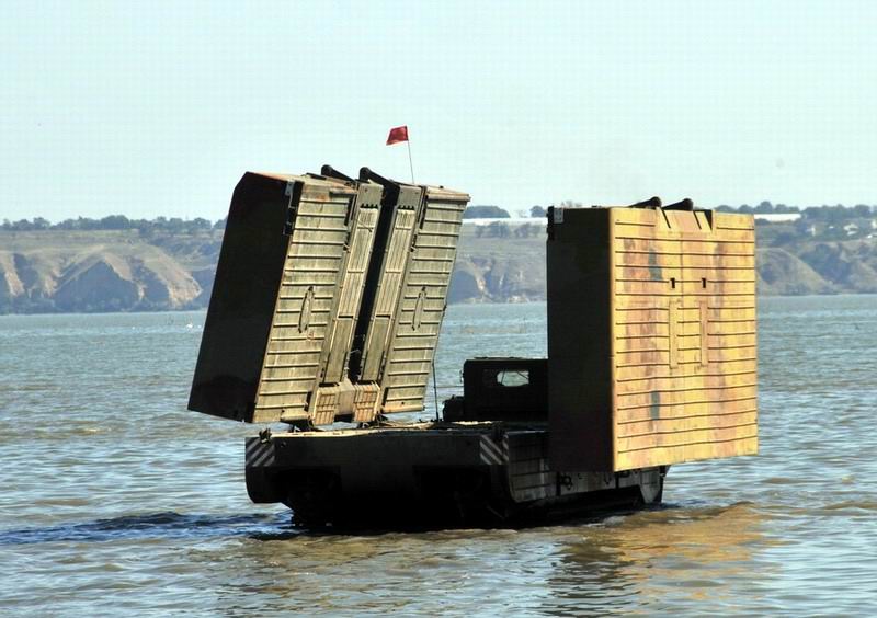 由特种舟桥,重型舟桥等专业部队,分队及其他勤务保障分队组成.