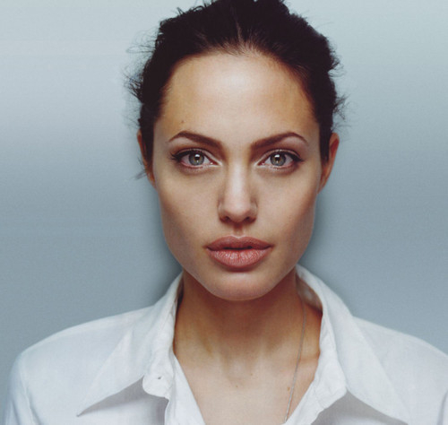 安吉丽娜·朱莉