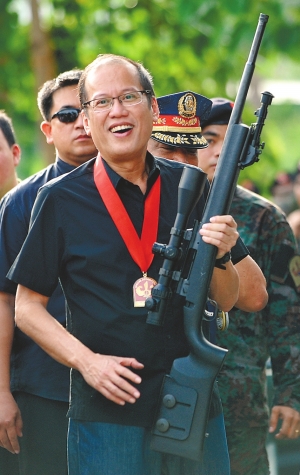  p>贝尼尼奥·阿基诺三世 i>(1960年2月8日-2021年6月24日) /i>,出生