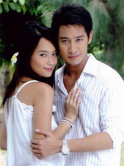  p>楠迪·宗拉维蒙(bee),1982年11月23日出生于泰国曼谷,泰国模特