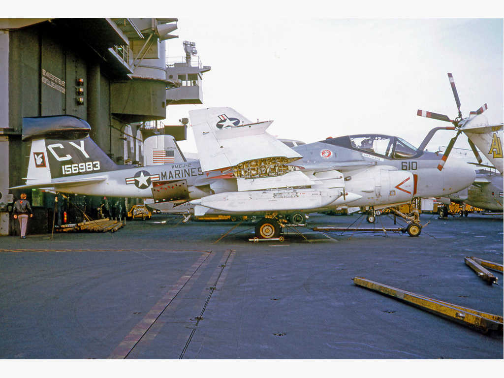 a-6攻击机(英文:grumman a-6 intruder,绰号:入侵者)是20世纪50