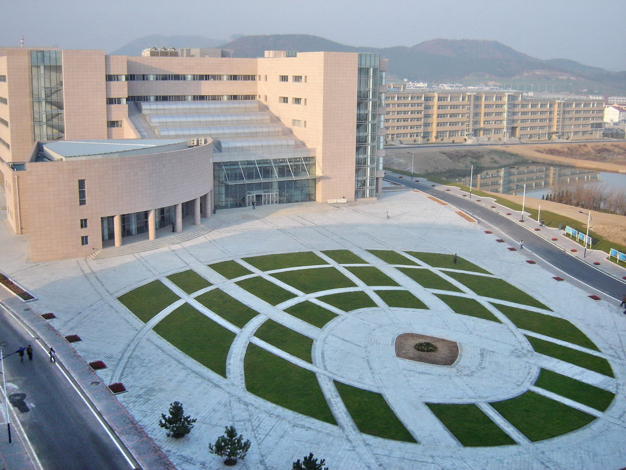 大连外国语大学