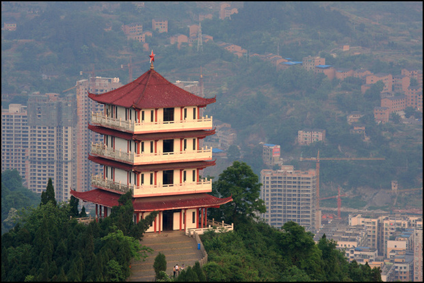  p>红军亭位于四川省达州市凤凰山上, a target="_blank" href="/item