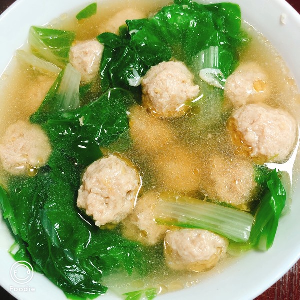  p>小白菜丸子汤(chinese cabbage and meat balls soup)是一道以小