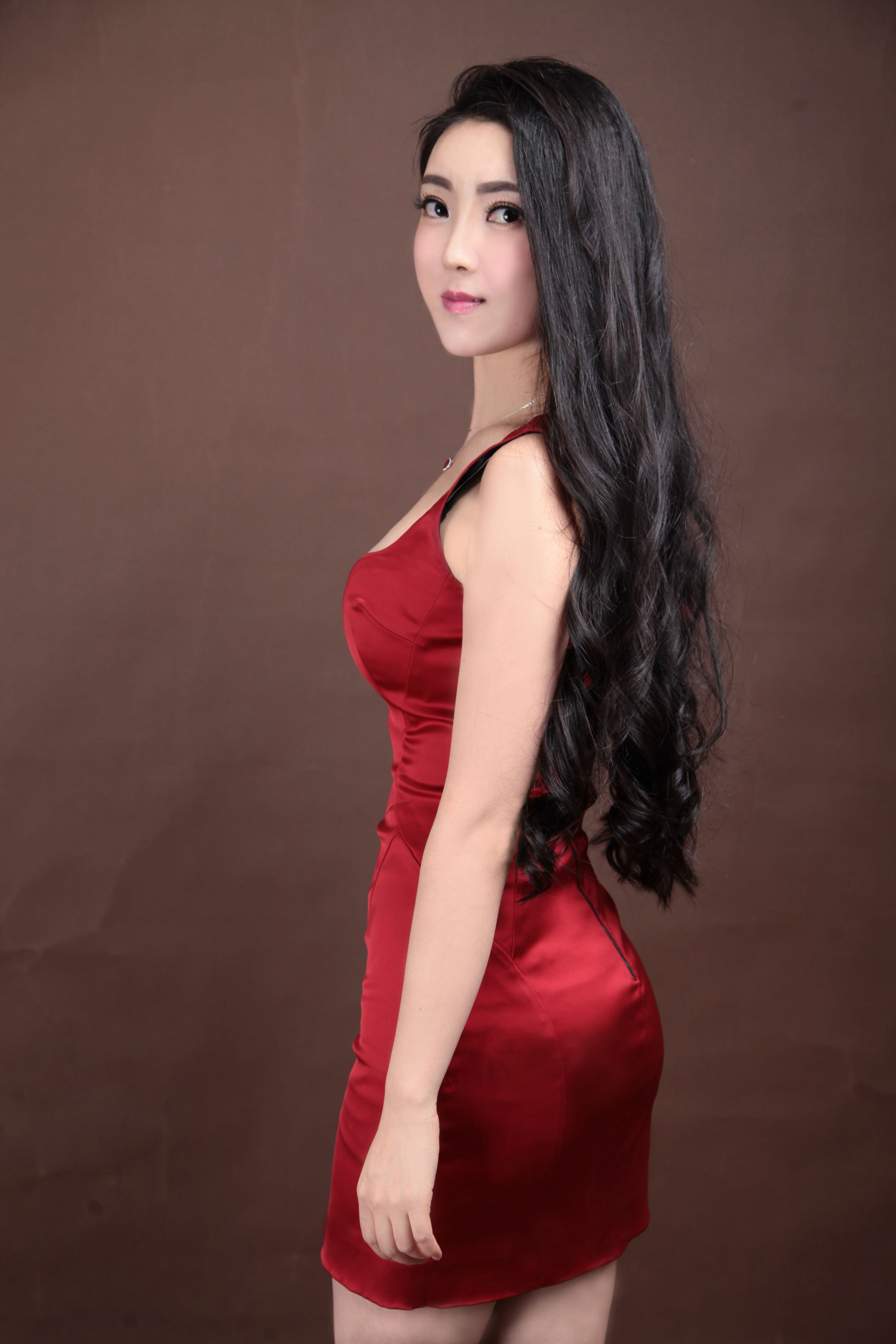 《谢谢你给我的伤》是歌手<a target="