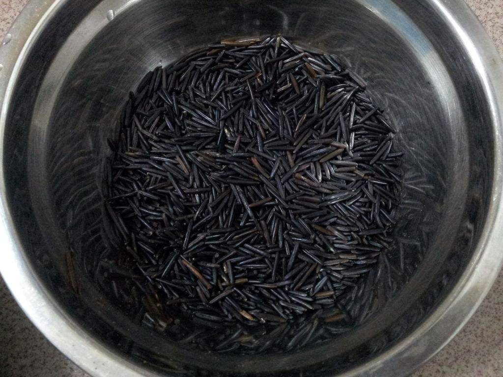  p>菰米,又称为雕苽,雕胡,菰粱,安胡,是 a target="_blank" href="