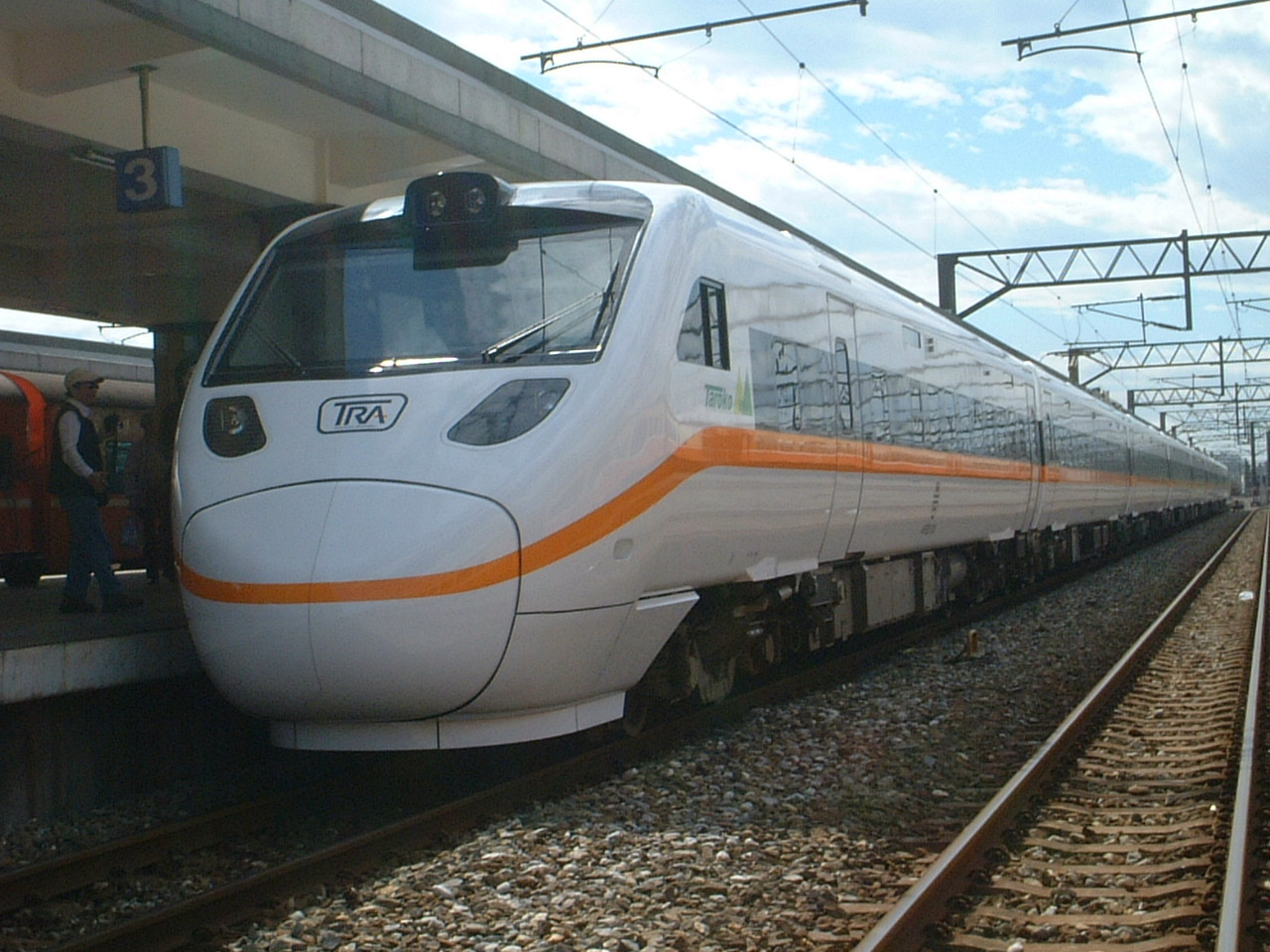 台铁temu1000型电动力车组