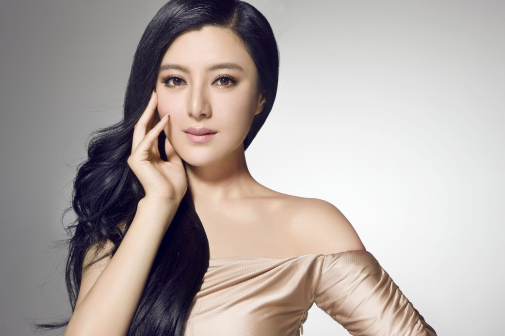  p>陈廷嘉 i>(原名陈丽丽) /i>,生于江苏省江阴市,中国大陆女演员