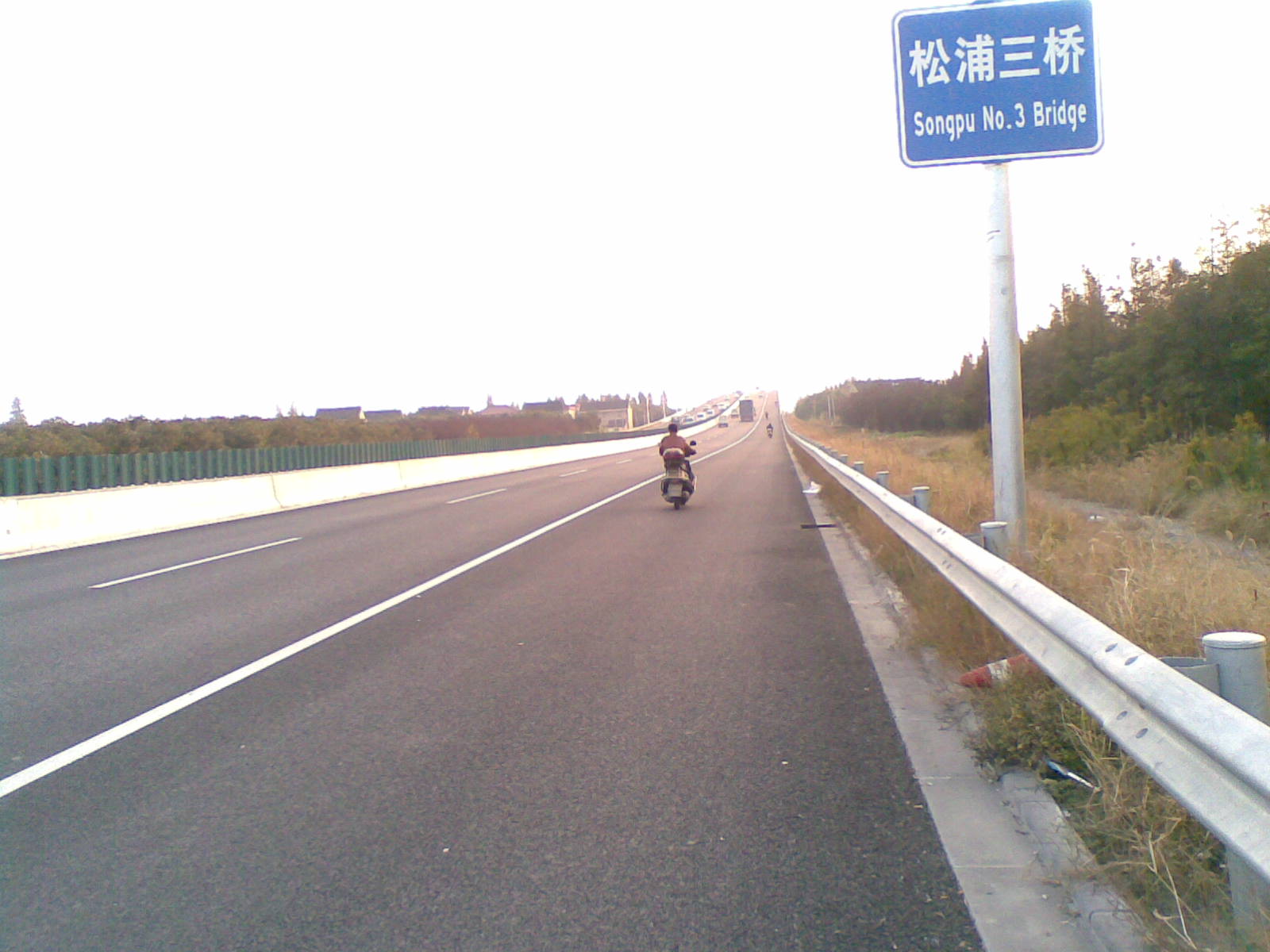  p>松浦三桥又名松卫大桥,松卫公路跨黄浦江大桥,是当前黄浦江上游的