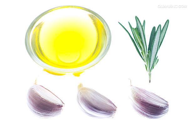  p>大蒜(英文名称garlic;拉丁名称 i>allium  sativum  l.