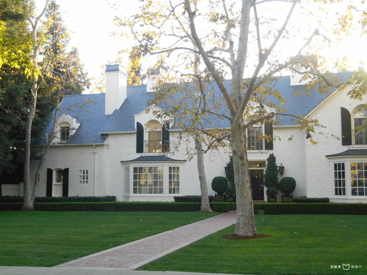  p>比弗利山庄(beverly hills)位于 a href="#" data-lemmaid="125486