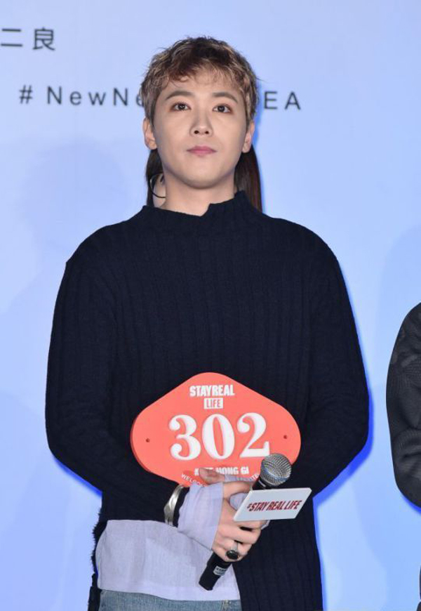  p>李洪基(         ),1990年3月2日出生于韩国京畿道城南市盆唐区