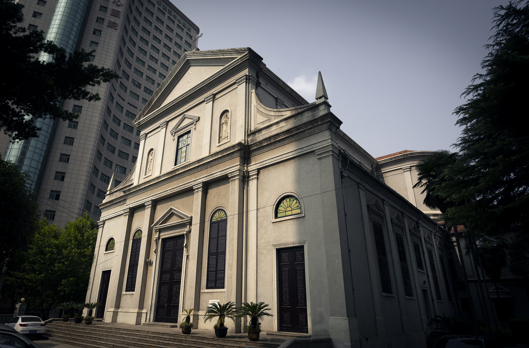  p>上海路天主教堂也称为汉口圣若瑟堂,位于湖北省 a href="#">武汉市