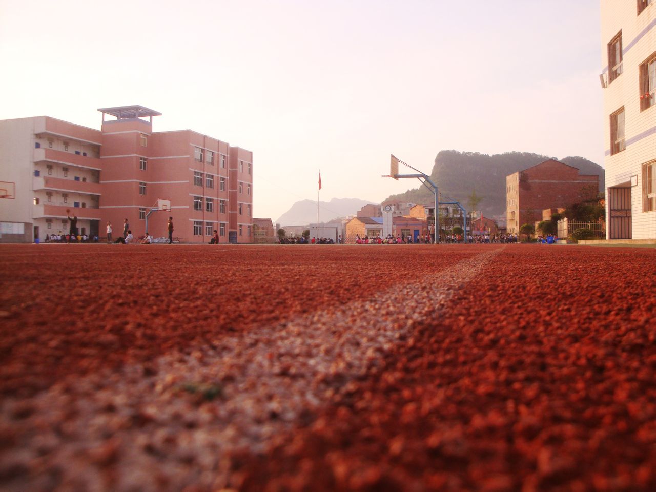  p>平昌县佛楼小学地处平昌南大门,位于三县一市交壤之地,东接达州,南