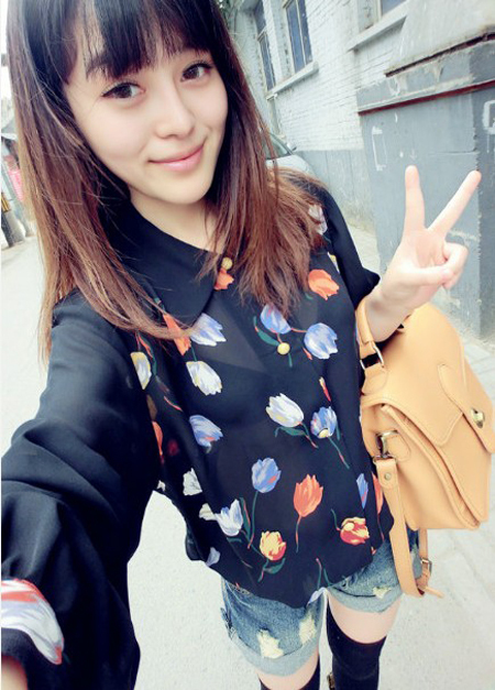  p>罗莉/萝莉/罗利/loli形容年纪很小,但是外表非常可爱的小女生.