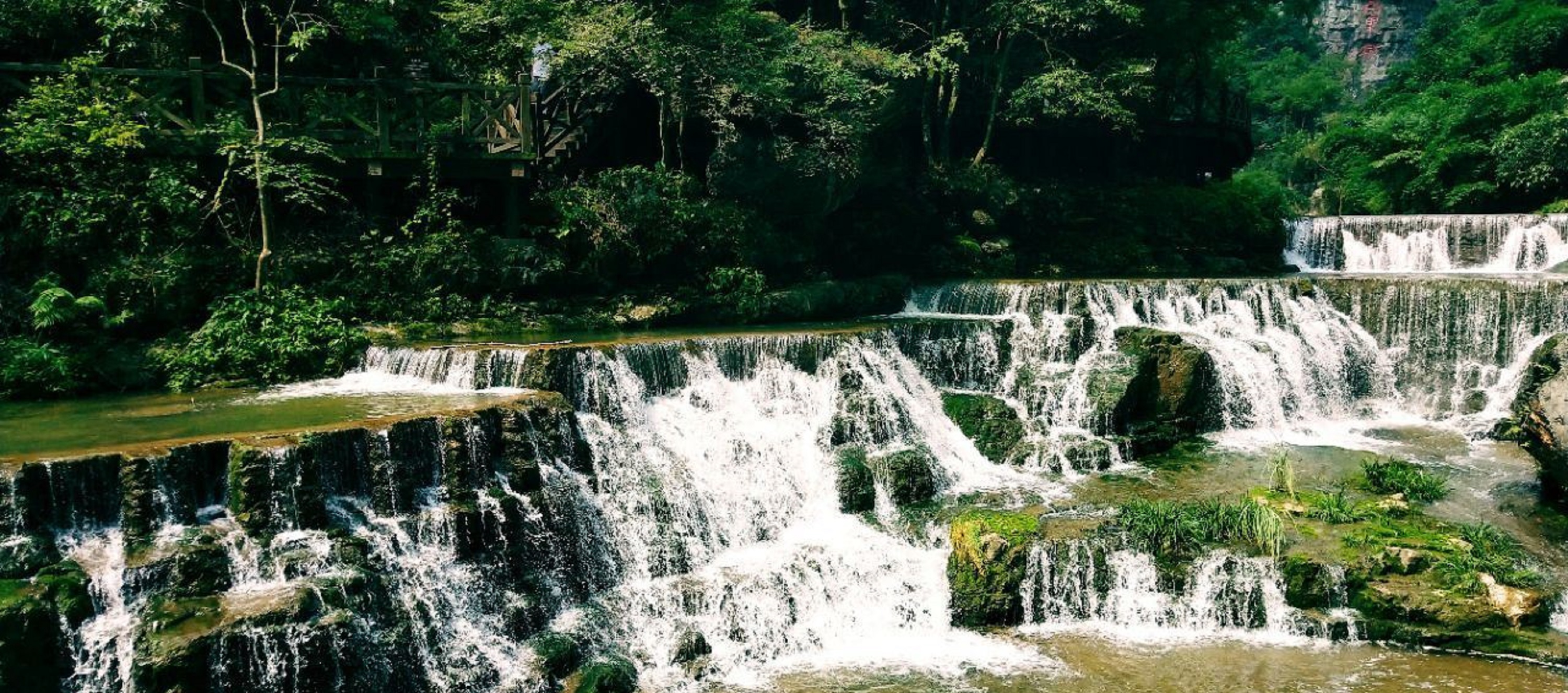 aaaaa级旅游景区,被誉为"中国十大名瀑"的第三大瀑布,是展示 a ta