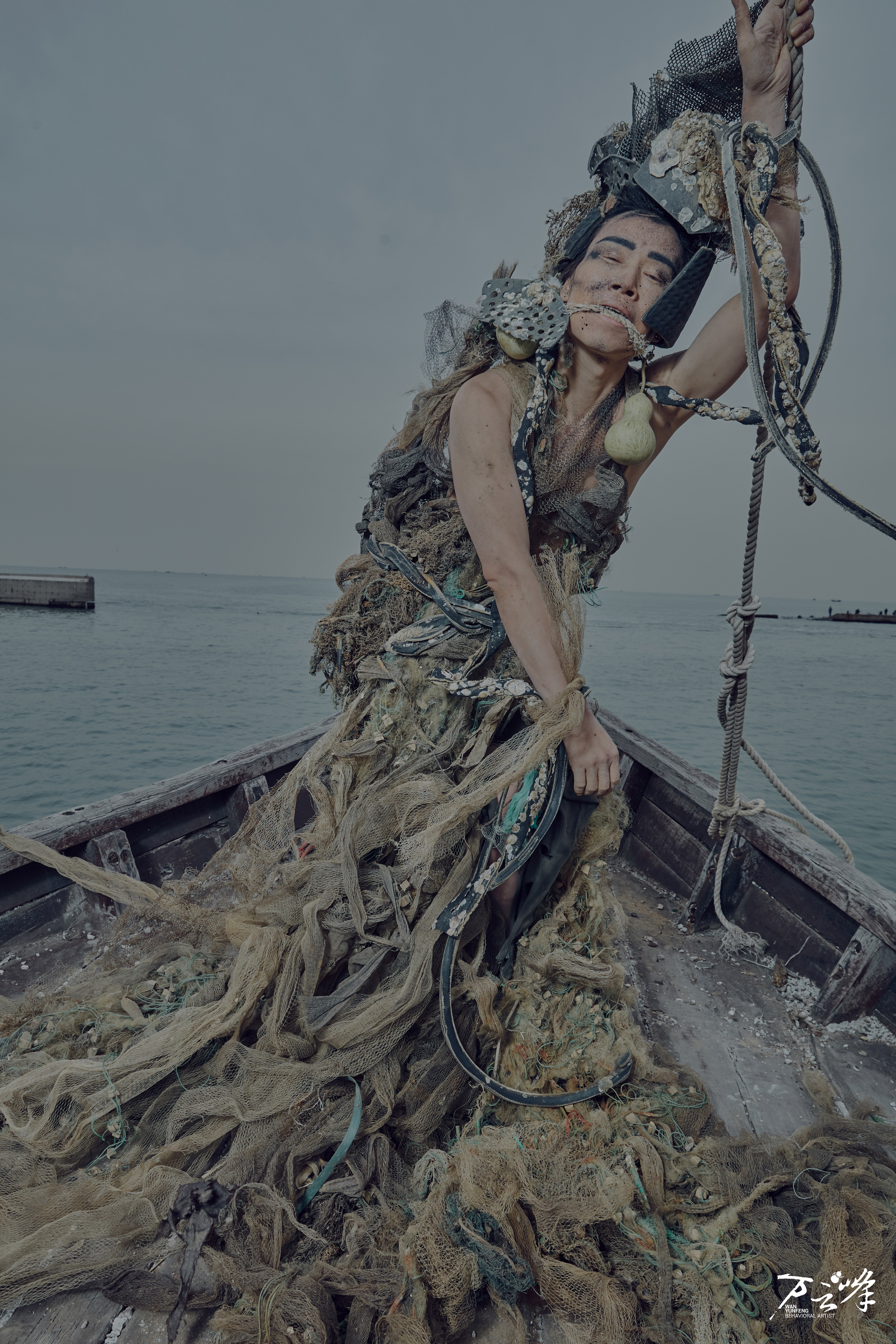 明星妆发设计师,中国首位登上国际版《vogue》的行为艺术家;中国户外