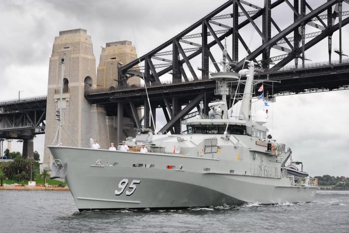  p>舰名(舷号) :83 armidale (阿米代尔号),84 larrakia (拉拉齐亚号)