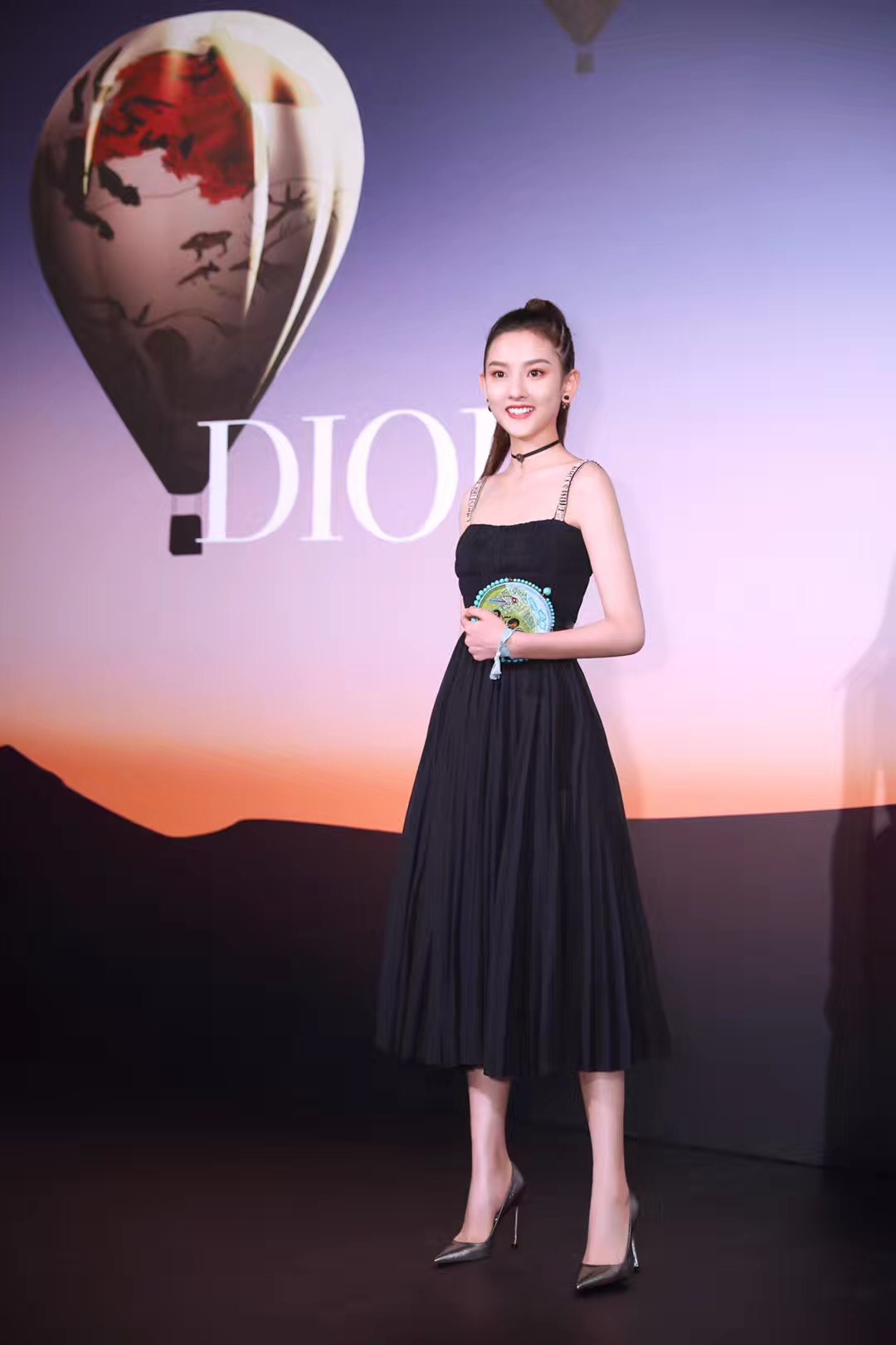  p>宋祖儿,原名孙凡清,1998年5月23日出生于天津市,中国内地影视女