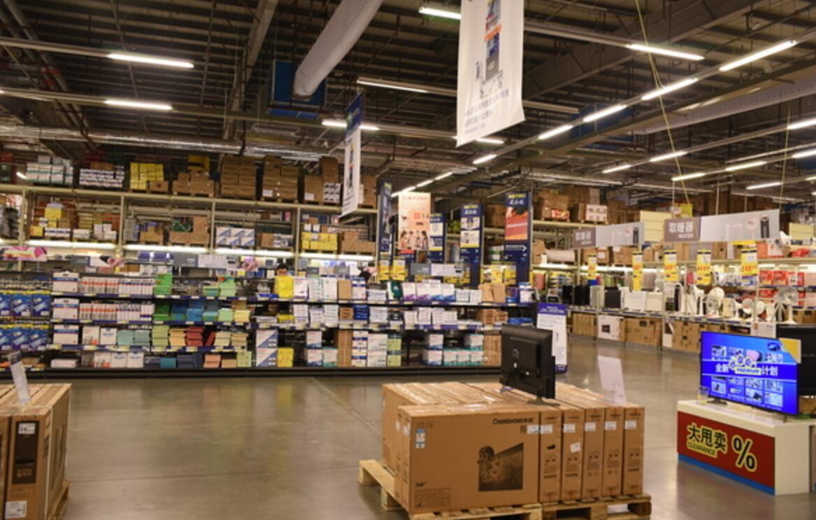 式超市是一种带有批发性质的批售式商店,在我国又称为仓储式商场或 a