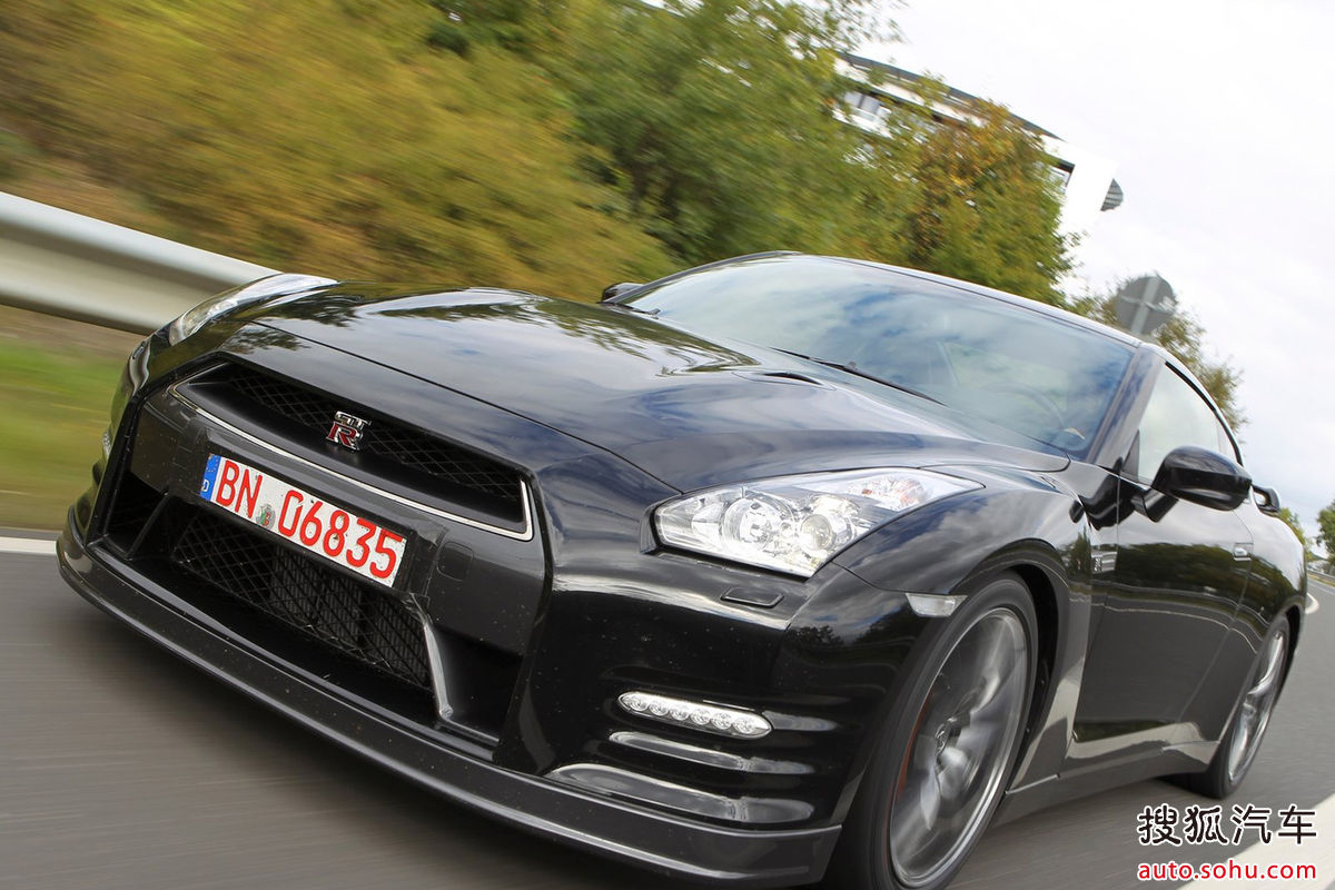 lemmaid="1249500">日产汽车 /a>生产的高性能高可靠性的大马力跑车