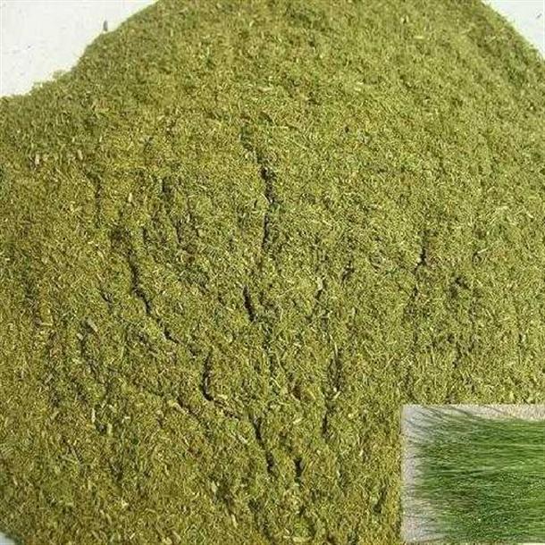 草 /a>按一定的茎叶比例制成的草粉,是一种调整配合饲料适口性及理化