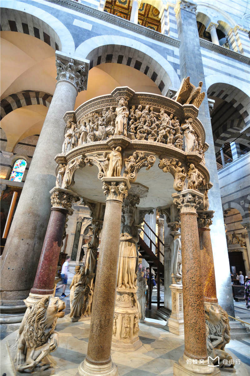 是意大利 a target="_blank" href="/item/罗马式教堂/400566" data