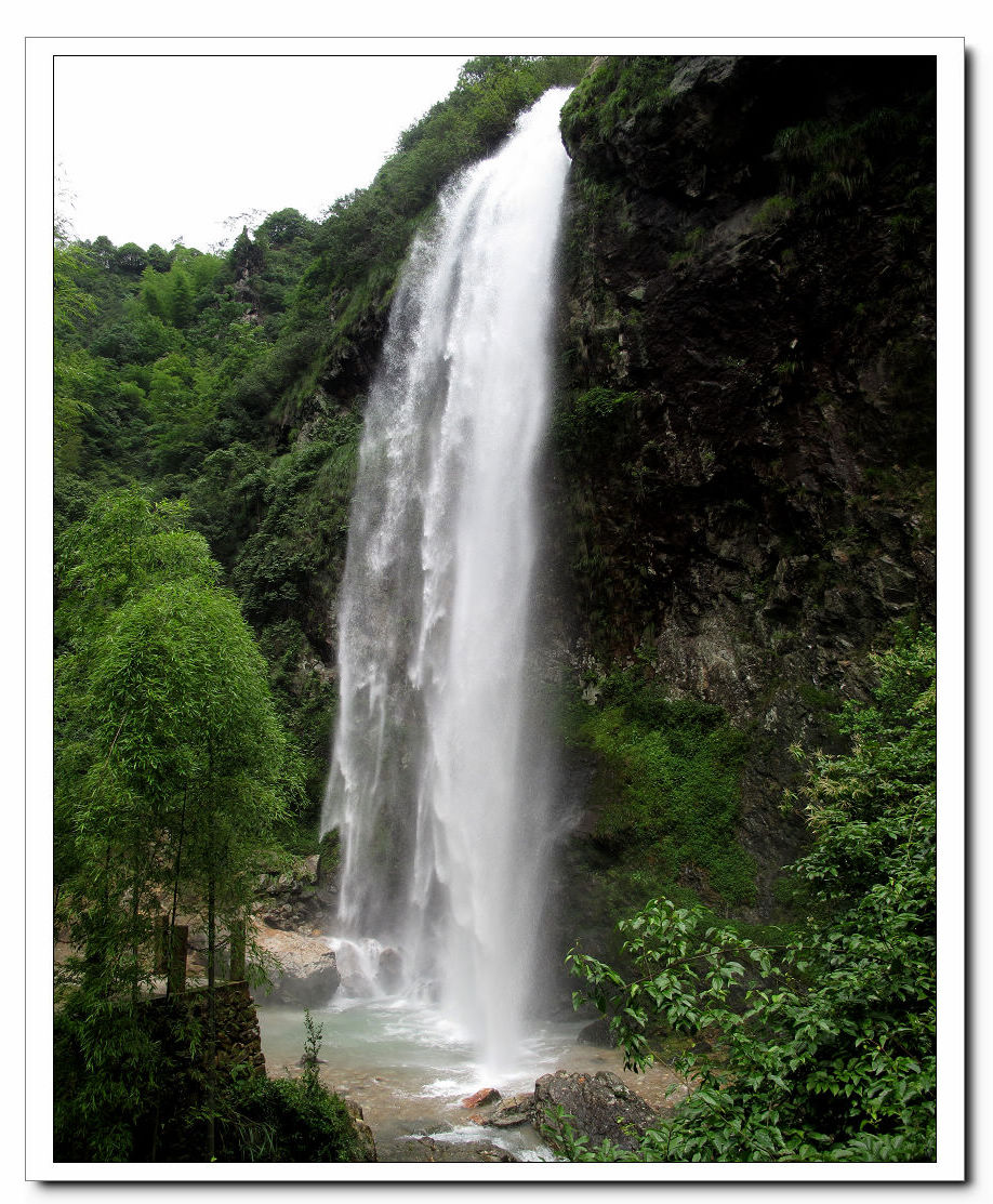 lg8t">凤阳山,位于浙江 a target="_blank" href="/item/龙泉/40463"