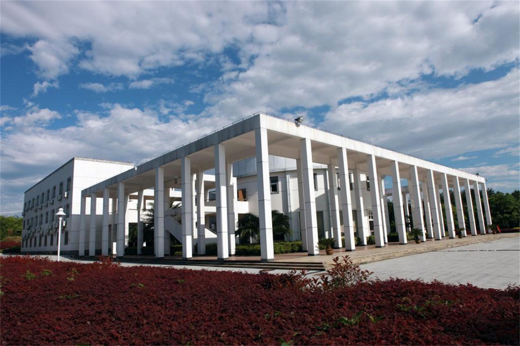  p>江西中医药大学是以中医药教育为主体,多学科发展,产学研结合的