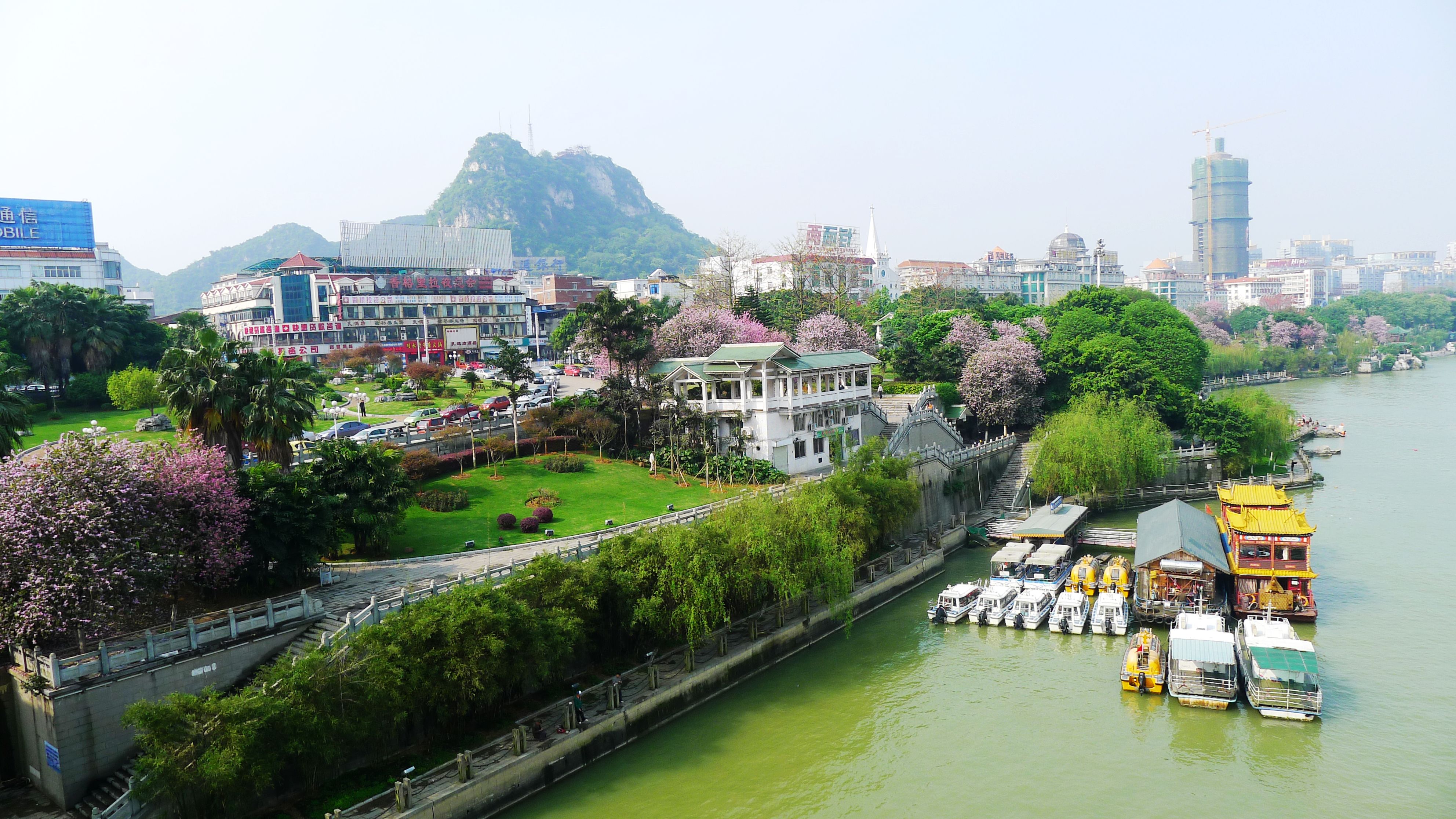  p data-id="gnzl88dpec">柳州市江滨公园位于柳州市区柳江南岸,为"