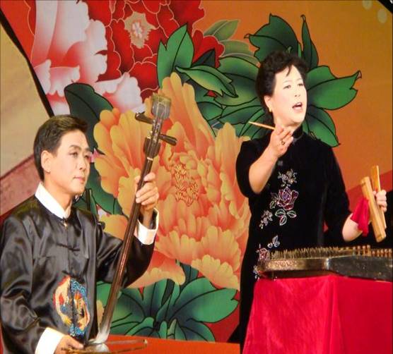 data-lemmaid="4175120">淮海琴书 /a>是源于河南的传统说唱艺术,变革