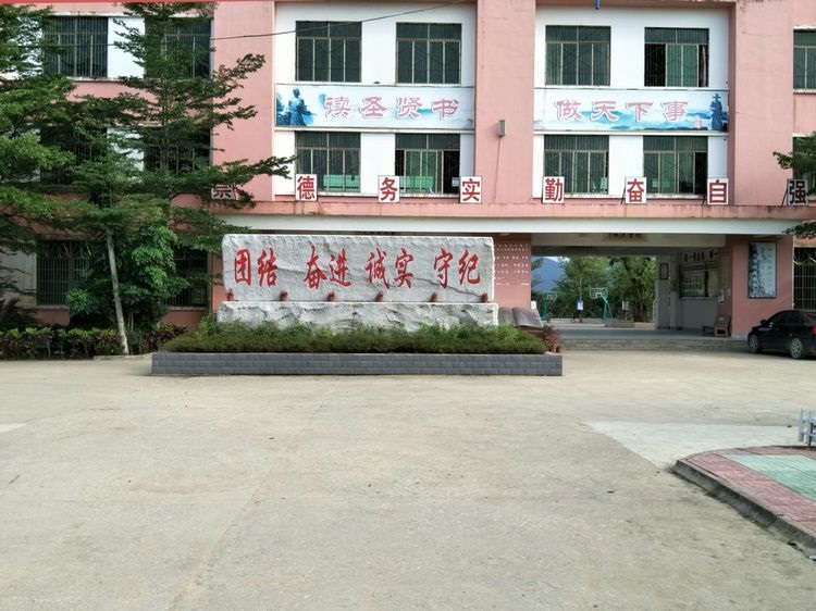  p>新兴镇,隶属于海南省 a target="_blank" href="/item/屯昌县
