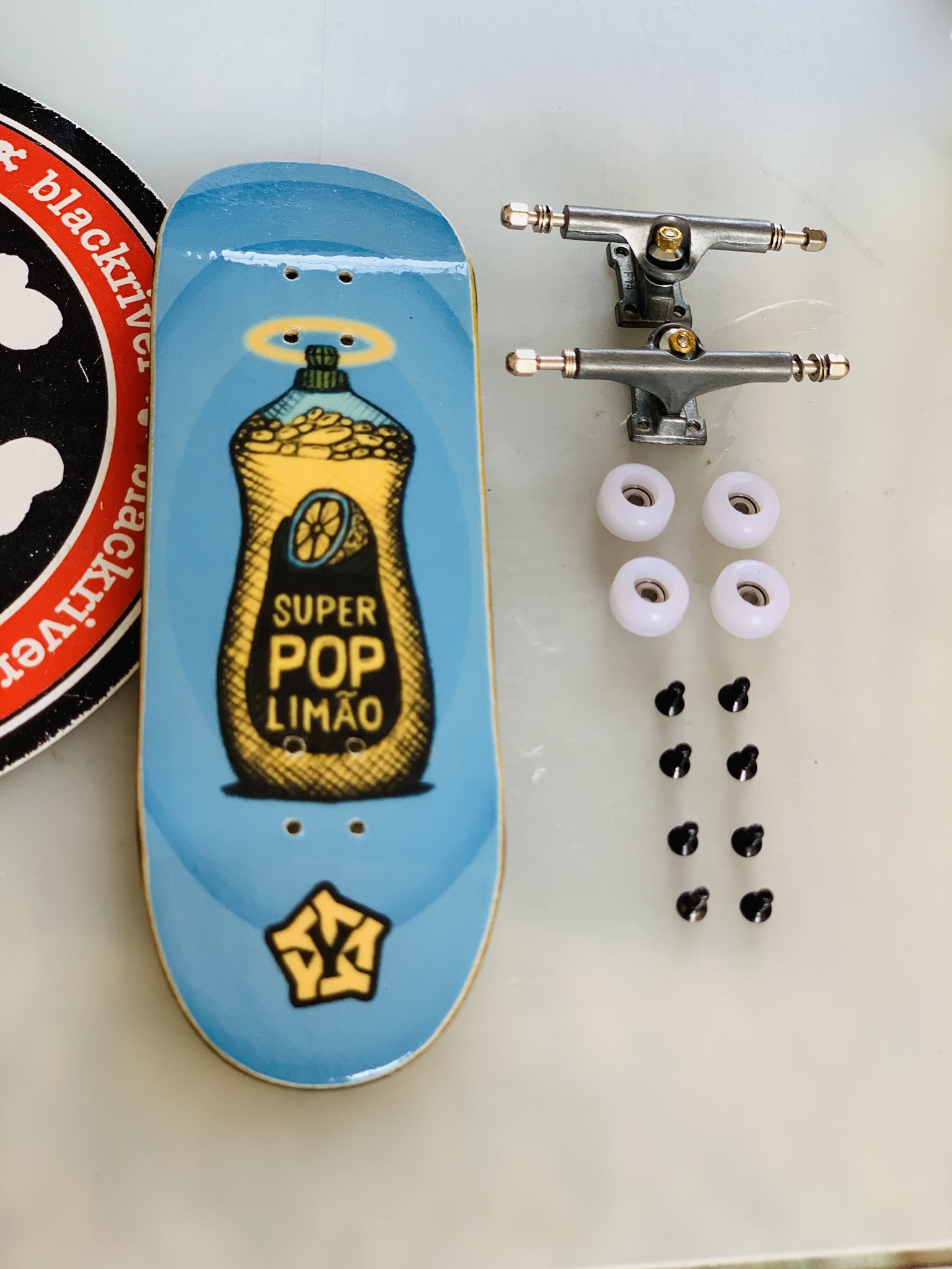  p>手指滑板(finger skate boarding,简称fsb)简称指板,是一项新兴的