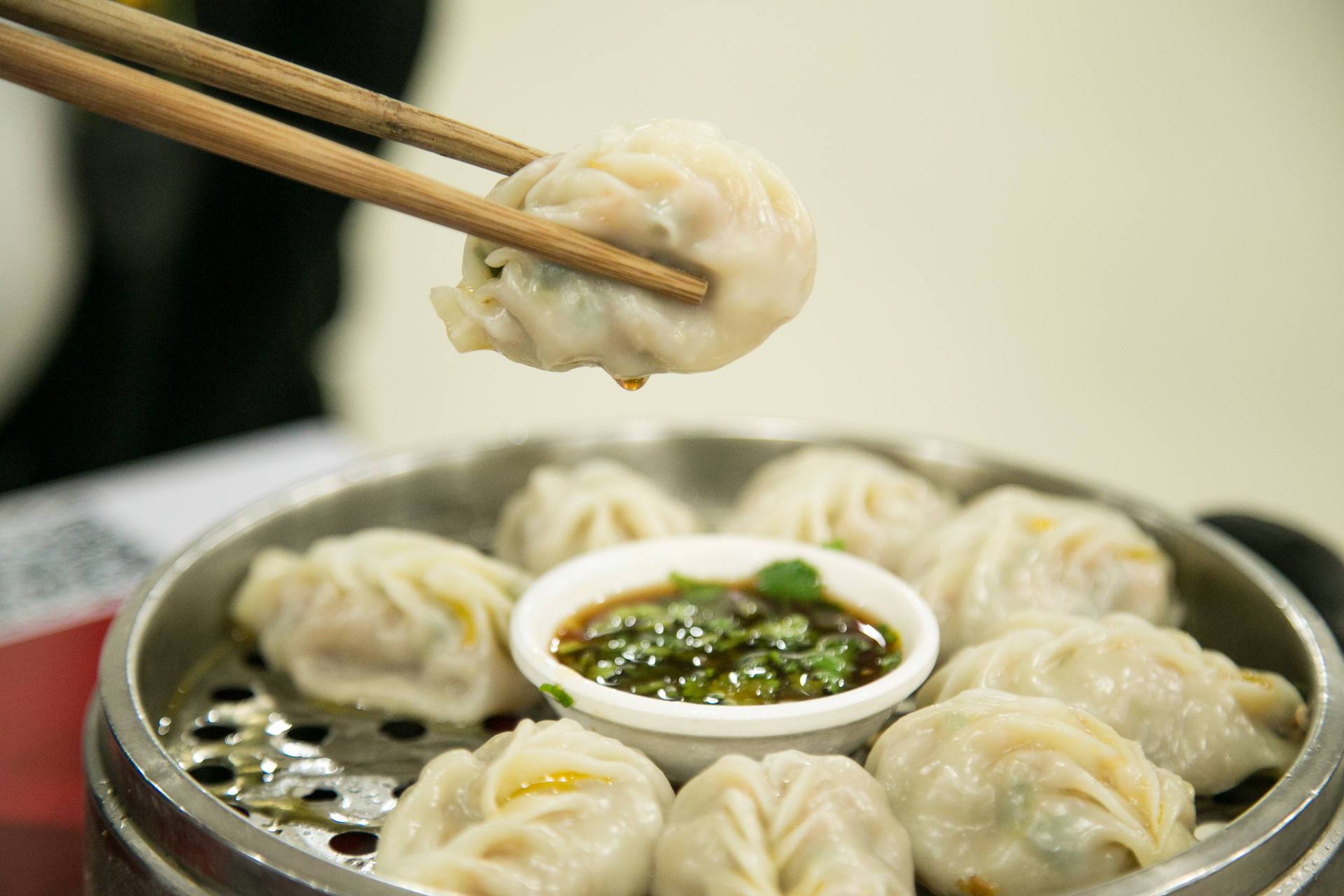  p data-id="gnyuzdr8wi">玉兰素菜蒸饺是一道美食,主要食材是小白菜