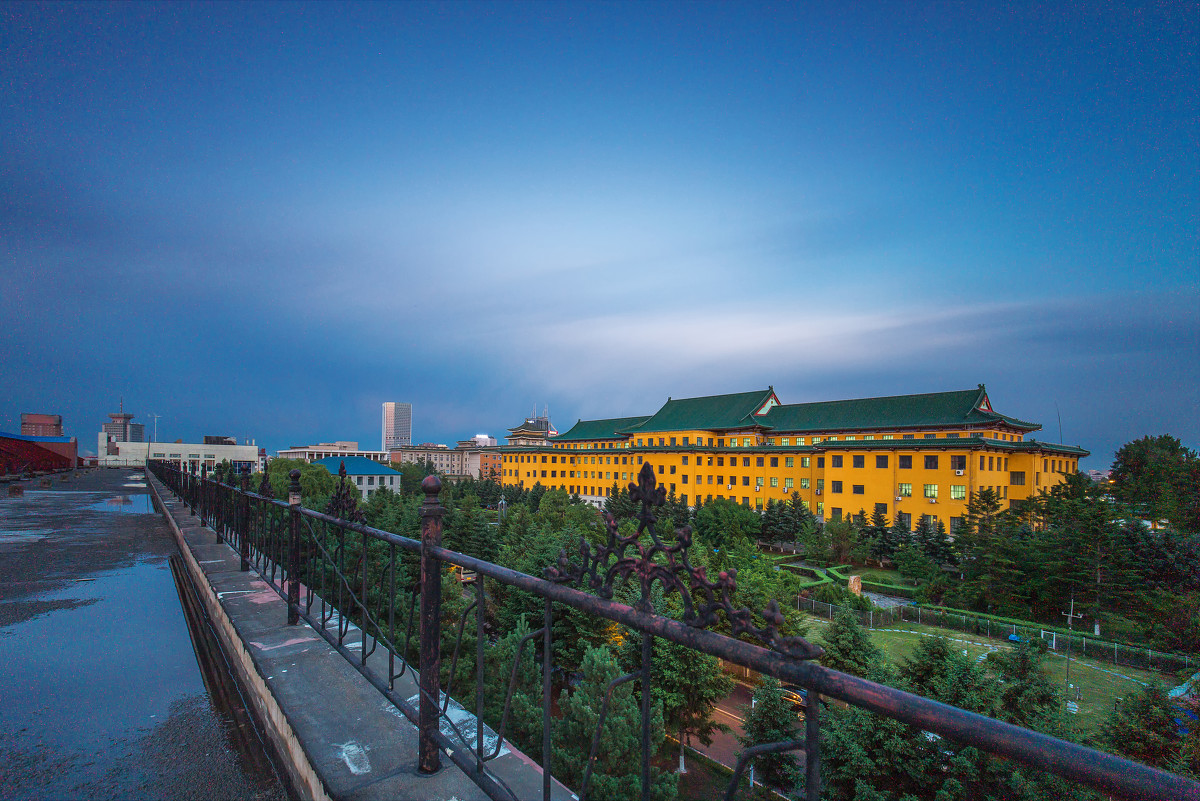  p>吉林大学朝阳校区位于长春市中心西民主大街938号,为原 a target="