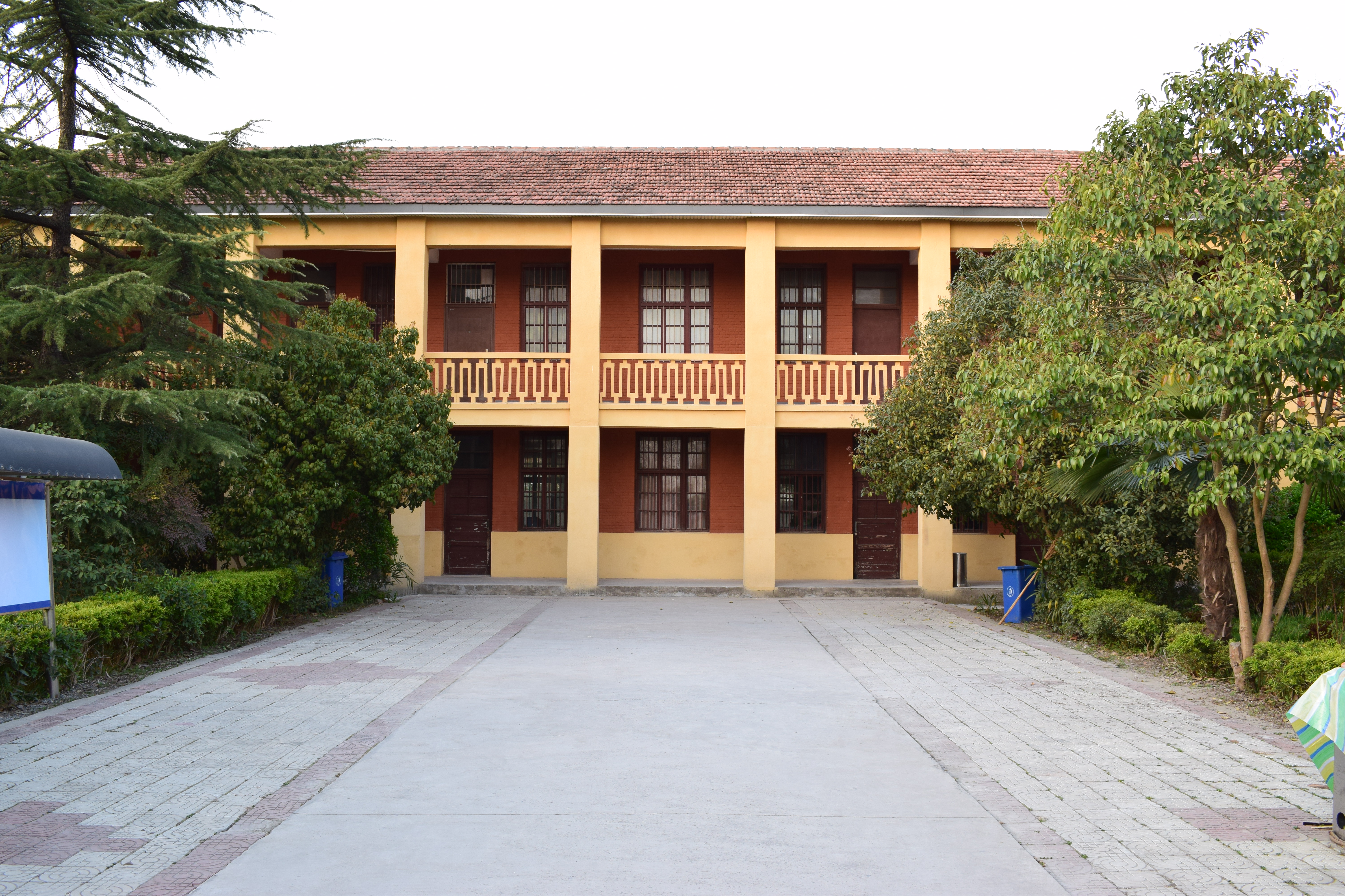 data-id="gnayydikjn">蚌埠干部学校成立于1962年,安徽省固镇县新马桥