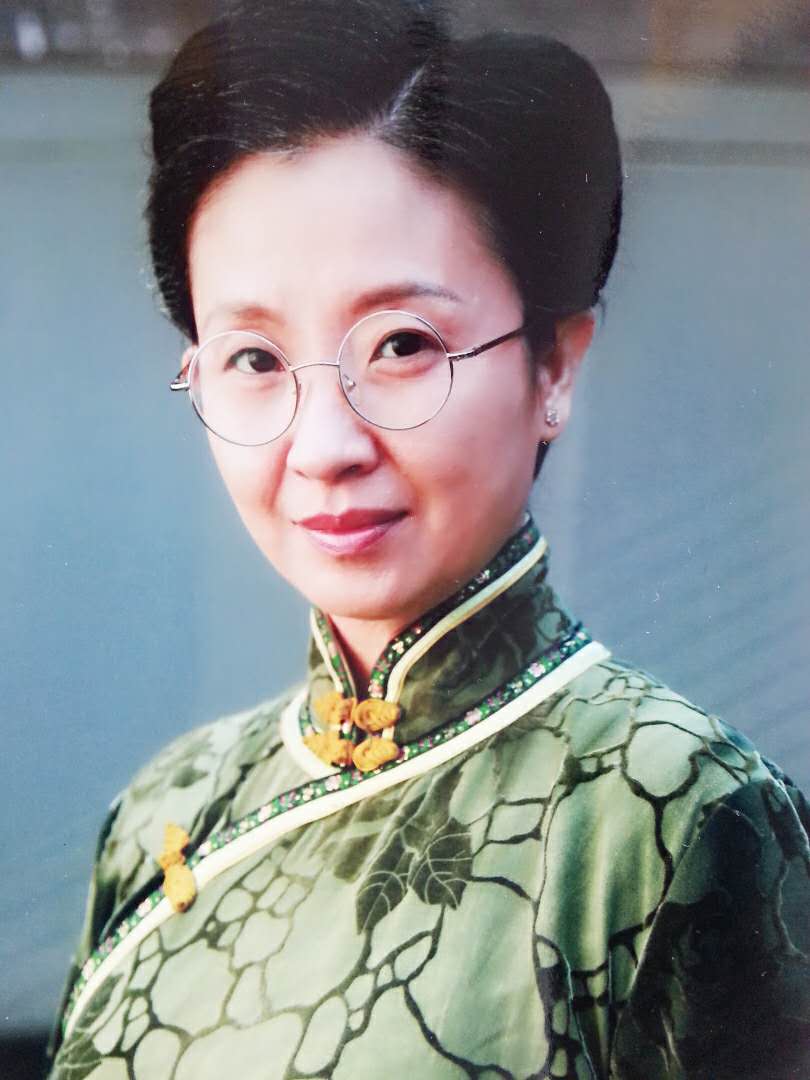  p data-id="gnbsh1h4ej">红花,1月9日出生于中国大陆,中国内地女演员