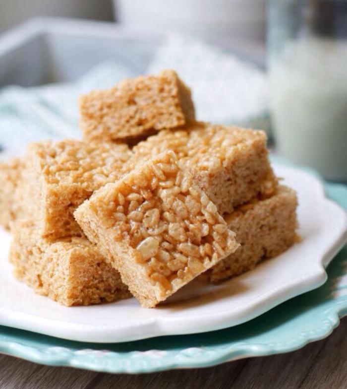  p>龙眼山药糕是以龙眼肉,熟莲子为主料制作的药膳.