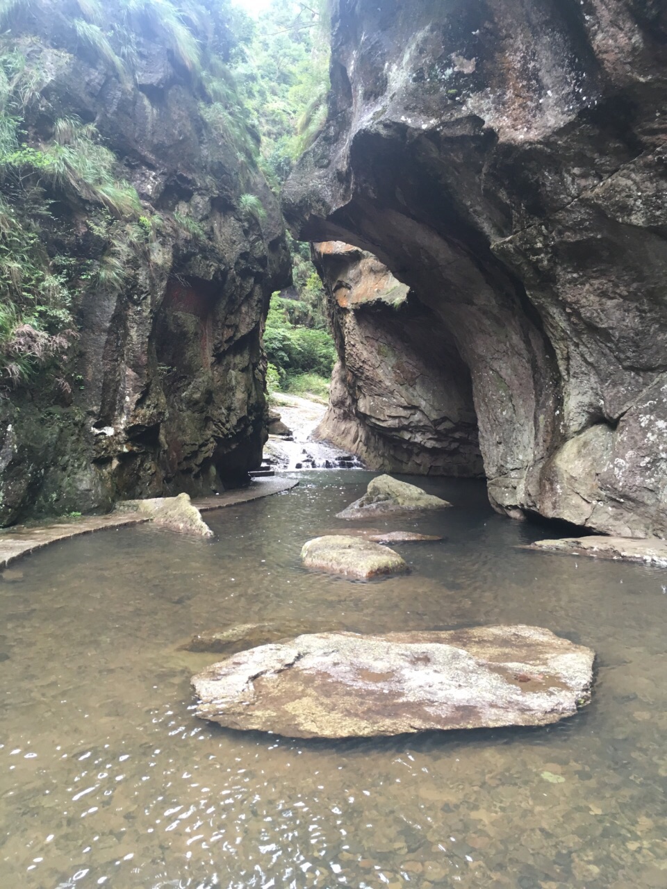 嵩寮岩园区位于安徽省六安市金安区东河口镇境内.