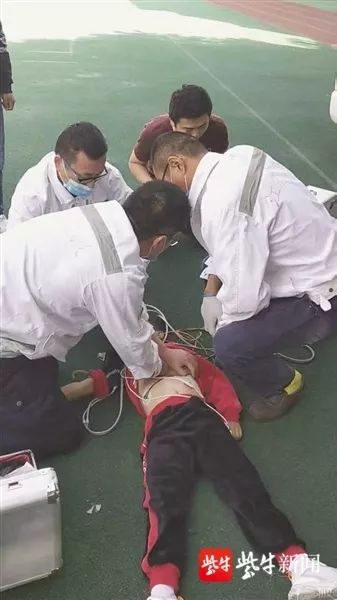 data-lemmaid="13025842">抚顺市望花区逸夫小学二年级学生朵朵在