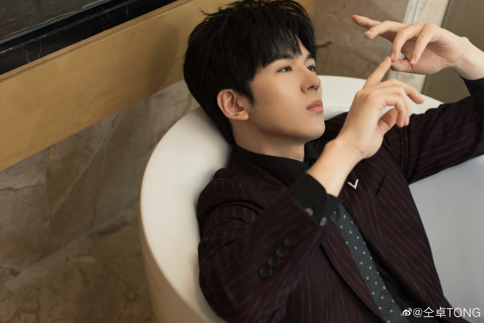  p>仝卓(tong zhuo),曾用名胡佳文,李佳文,李振华,曾用艺名童卓,1994