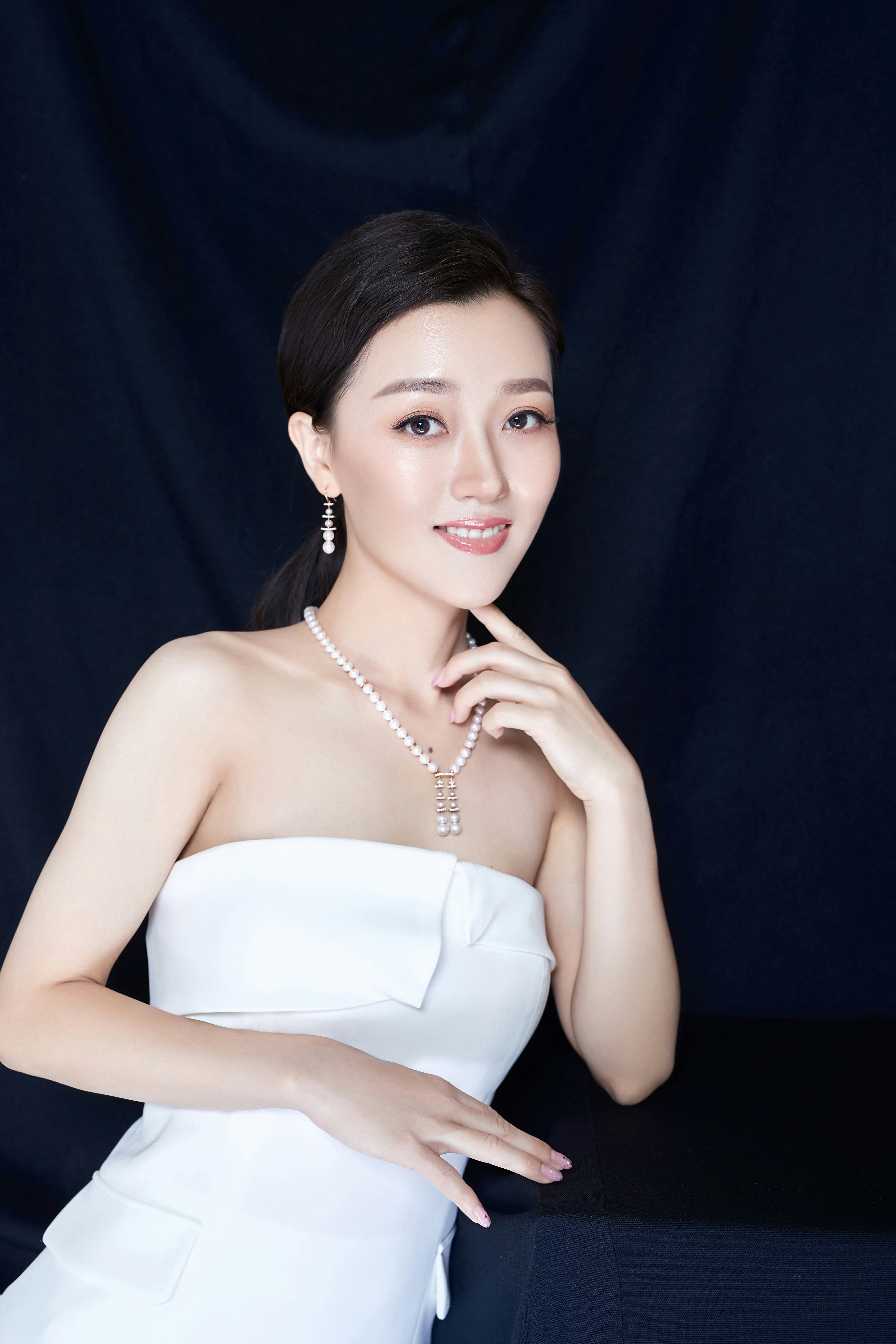 9n2gre">玄音(曾用名杨慧方),出生于贵州遵义市,中国内地女青年歌唱家