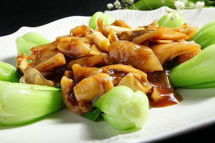  p>红烧裙边是河北唐山一道具有代表性的传统名肴.