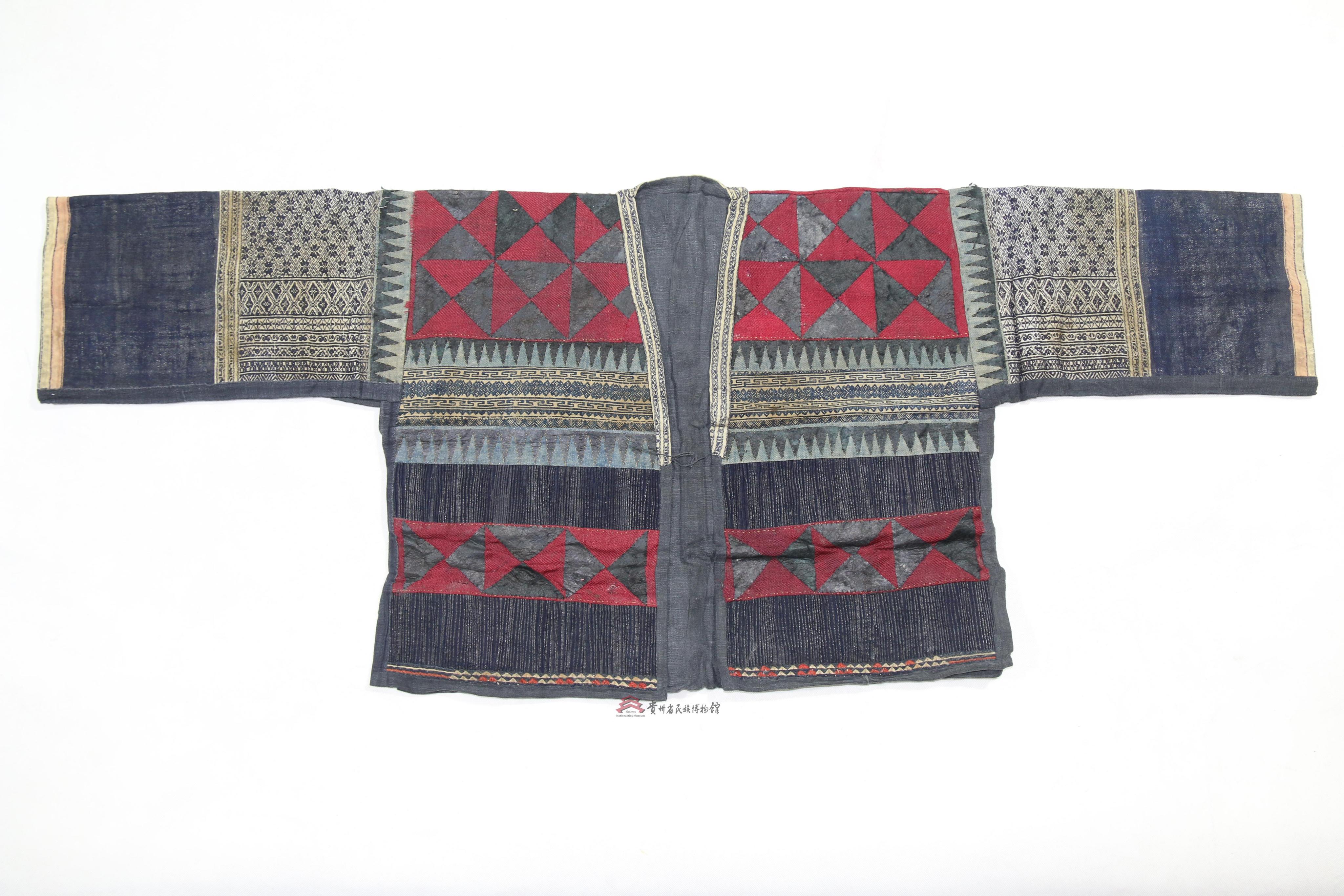 当代丹寨八寨苗族亮布茧片绣几何纹对襟衣