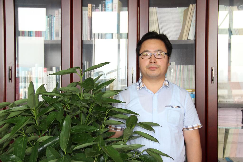  p>杨明贵,男,陕西长武人,生于1980年,现任 a target="_blank" href="